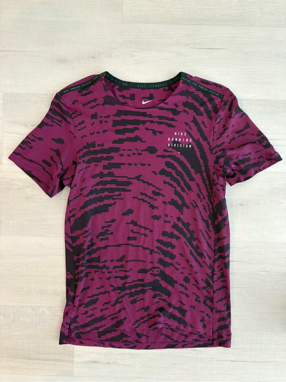Nike Men’s Maroon and Black Performance Tee